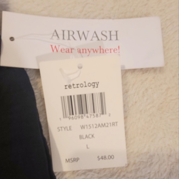 Women's Retrology Airwash Wear Anywhere Shorts Size Large - Picture 4 of 4